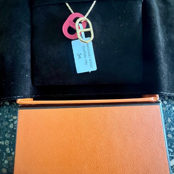 Herme Pendant Necklace - Picture 2 of 9